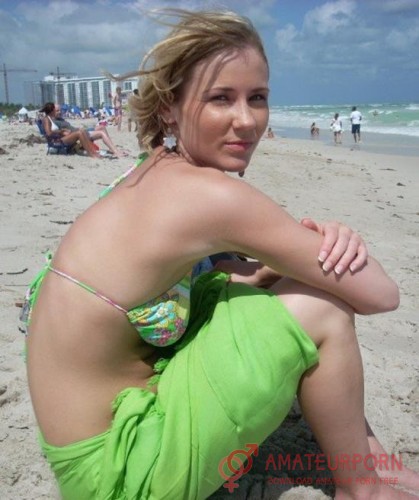 Mackenzie Star Pickup Sexy Girl In Bikini On Beach